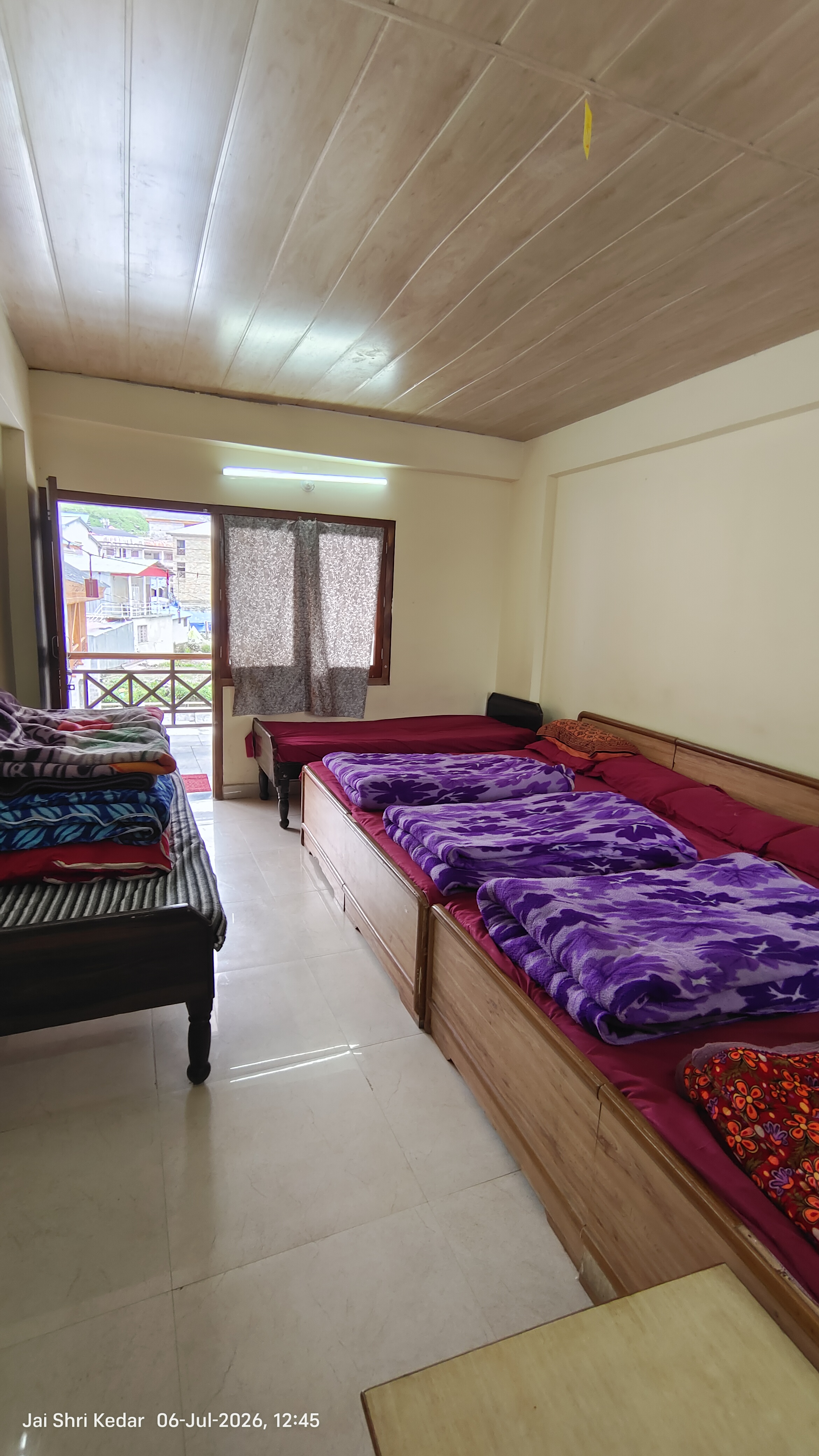 6-Bed Room Image 3